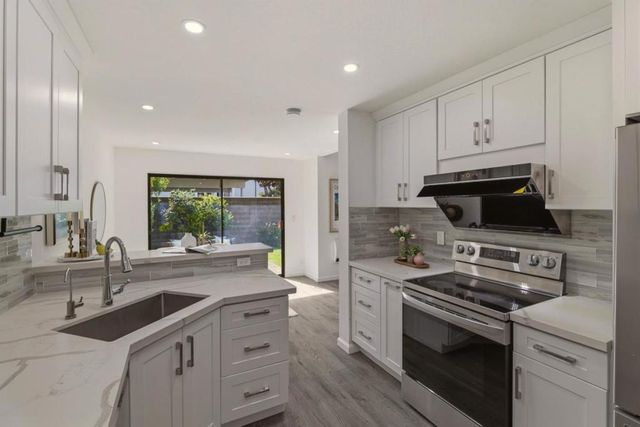 670 San Antonio Road 28, Palo Alto, CA 94306