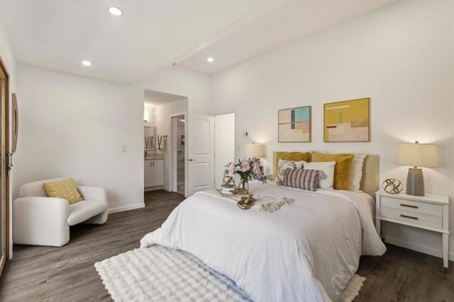 670 San Antonio Road 28, Palo Alto, CA 94306