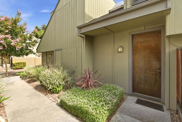 670 San Antonio Road 28, Palo Alto, CA 94306