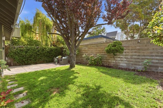 670 San Antonio Road 28, Palo Alto, CA 94306