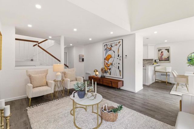 670 San Antonio Road 28, Palo Alto, CA 94306