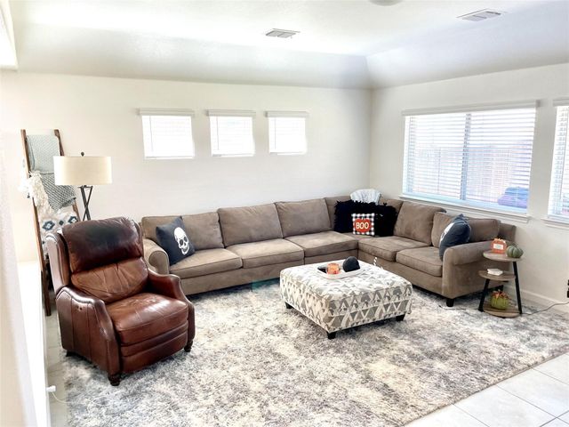 4532 Pentridge Drive, Fort Worth, TX 76036
