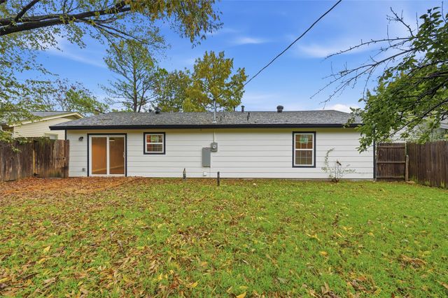 1025 Harris Drive, Euless, TX 76039