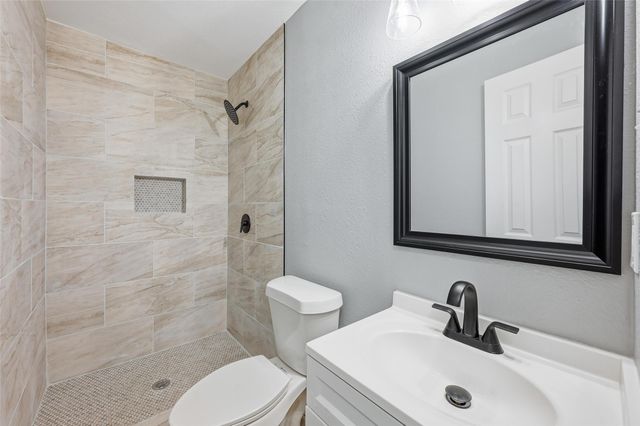 1025 Harris Drive, Euless, TX 76039