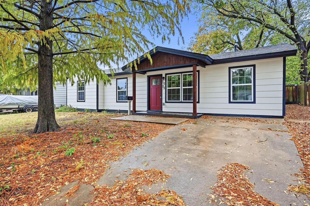 1025 Harris Drive, Euless, TX 76039