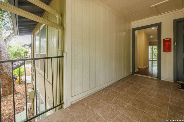 100 Lorenz Rd Apt 1110, San Antonio, TX 78209