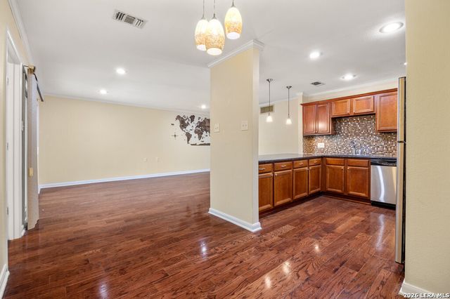 100 Lorenz Rd Apt 1110, San Antonio, TX 78209