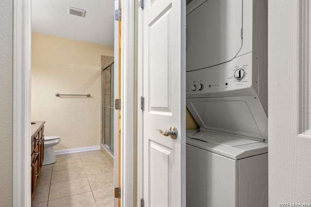 100 Lorenz Rd Apt 1110, San Antonio, TX 78209
