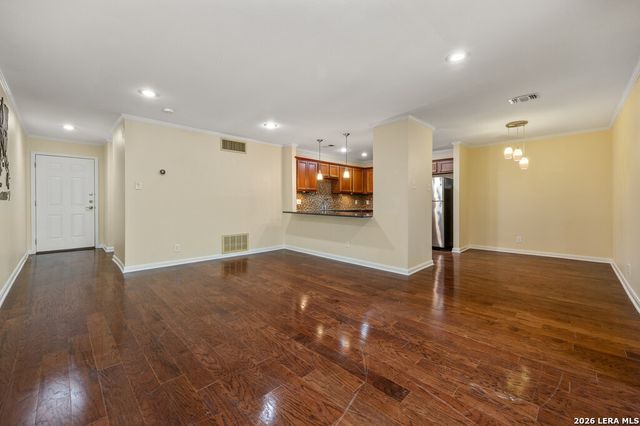 100 Lorenz Rd Apt 1110, San Antonio, TX 78209