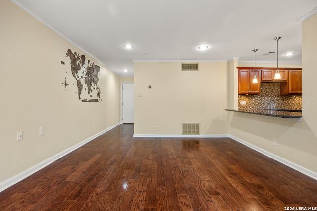 100 Lorenz Rd Apt 1110, San Antonio, TX 78209