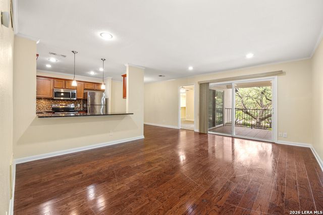 100 Lorenz Rd Apt 1110, San Antonio, TX 78209