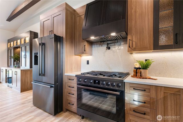 8227 Comox Road, Blaine, WA 98230