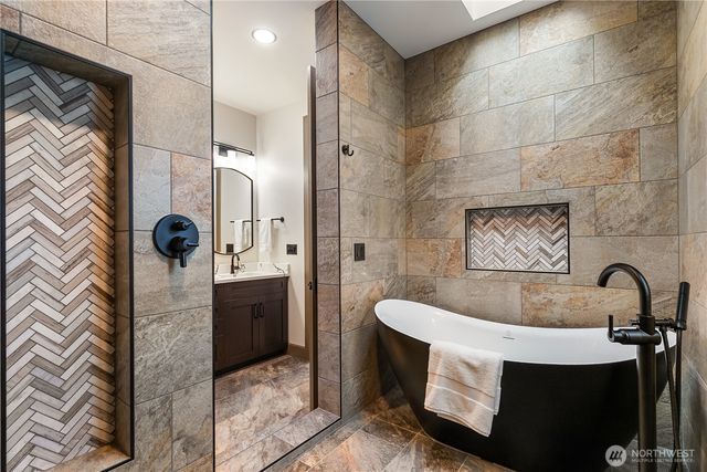 8227 Comox Road, Blaine, WA 98230