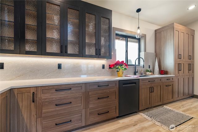 8227 Comox Road, Blaine, WA 98230