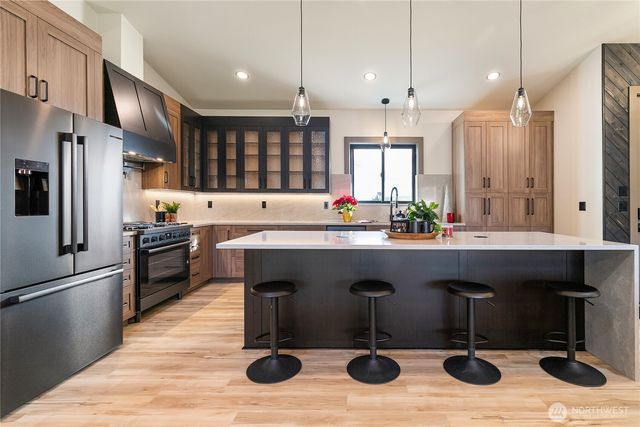 8227 Comox Road, Blaine, WA 98230