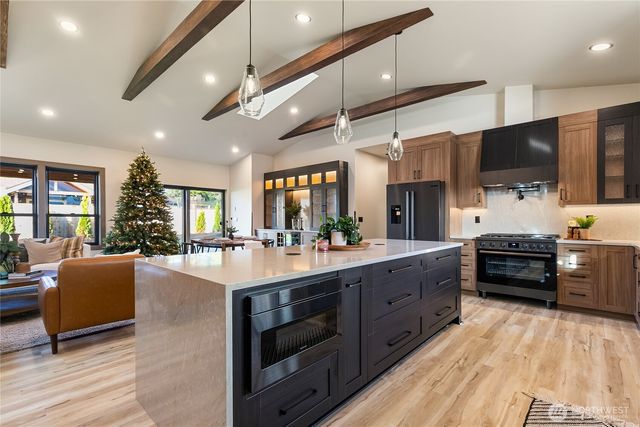 8227 Comox Road, Blaine, WA 98230