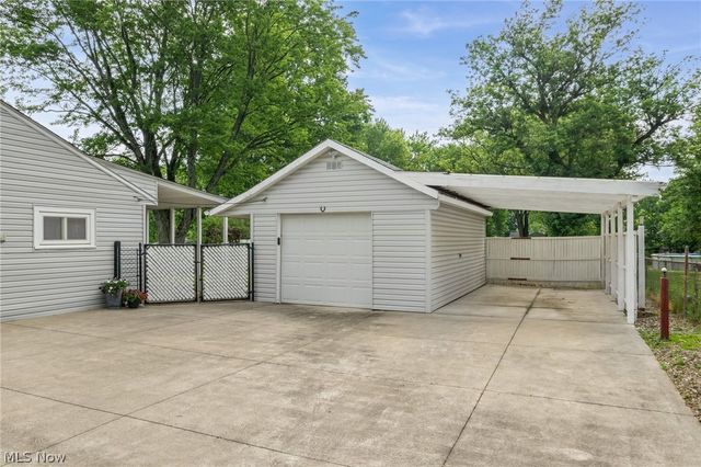 1973 Pinewood Drive, Brunswick, OH 44212