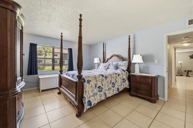 2050 Oleander Boulevard 1-106, Fort Pierce, FL 34950