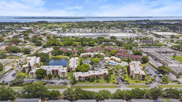 2050 Oleander Boulevard 1-106, Fort Pierce, FL 34950