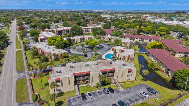 2050 Oleander Boulevard 1-106, Fort Pierce, FL 34950