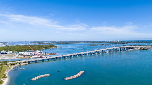 2050 Oleander Boulevard 1-106, Fort Pierce, FL 34950