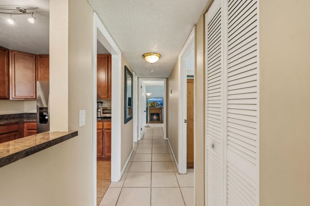 2050 Oleander Boulevard 1-106, Fort Pierce, FL 34950