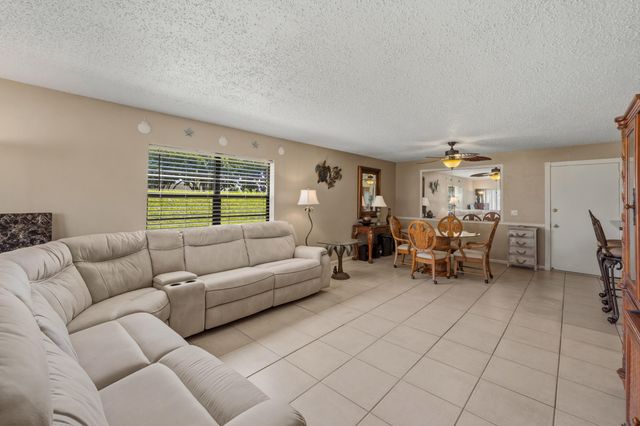 2050 Oleander Boulevard 1-106, Fort Pierce, FL 34950