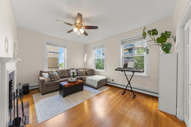 640 W Waveland Avenue 4A, Chicago, IL 60613