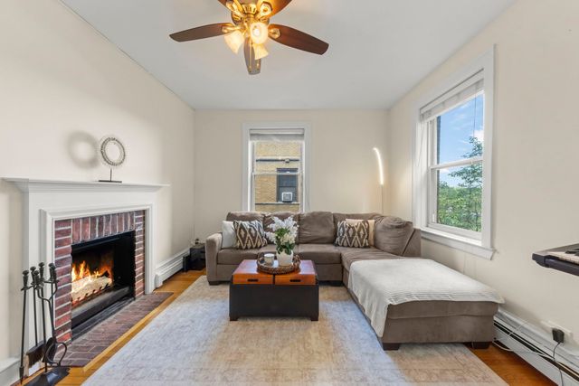 640 W Waveland Avenue 4A, Chicago, IL 60613