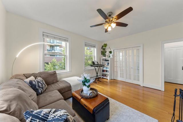 640 W Waveland Avenue 4A, Chicago, IL 60613