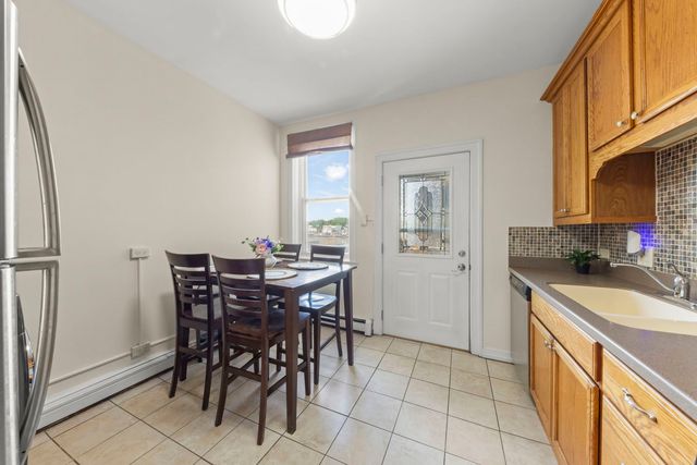 640 W Waveland Avenue 4A, Chicago, IL 60613