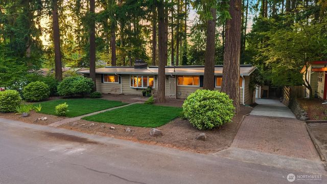 12210 NE 64th Street, Kirkland, WA 98033