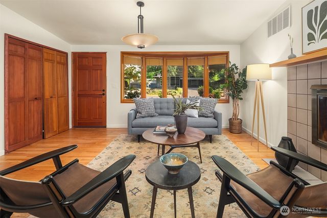 12210 NE 64th Street, Kirkland, WA 98033