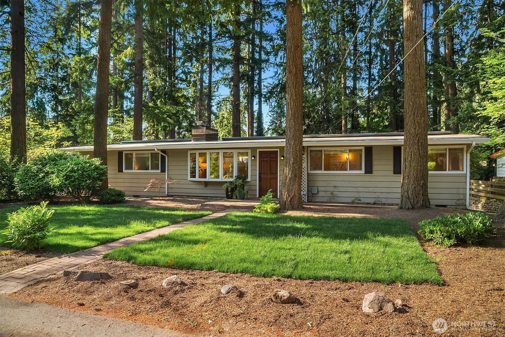 12210 NE 64th Street, Kirkland, WA 98033