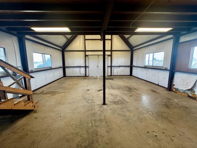 601 County Road 497, Taylor, TX 76574
