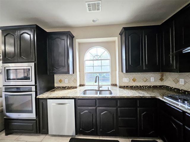 324 Ambrose Drive, Murphy, TX 75094