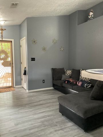 423 Sharp Spur Street SW, Albuquerque, NM 87121