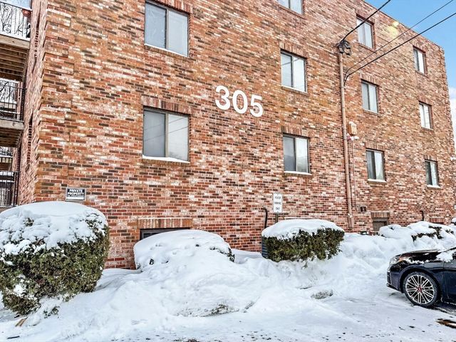 305 Riverside Ave 24, Medford, MA 02155