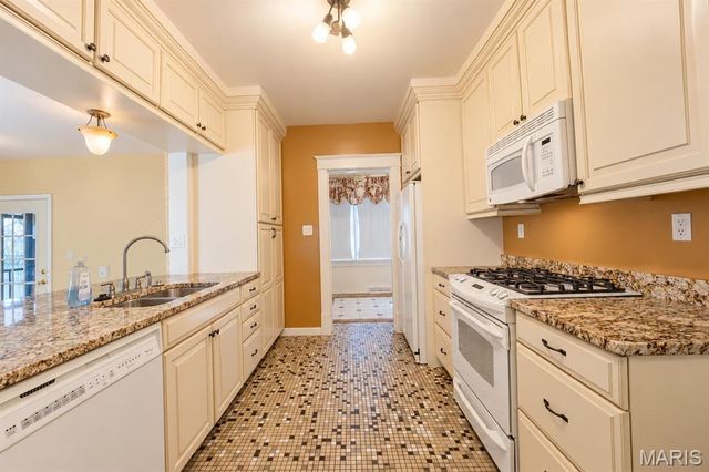 9 Glenview Drive, Belleview, IL 62223