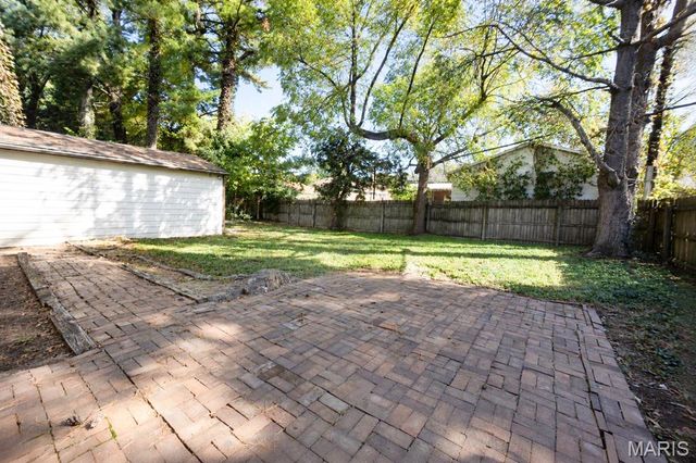 9 Glenview Drive, Belleview, IL 62223