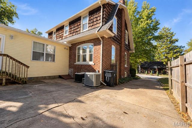 9 Glenview Drive, Belleview, IL 62223