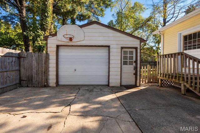 9 Glenview Drive, Belleview, IL 62223