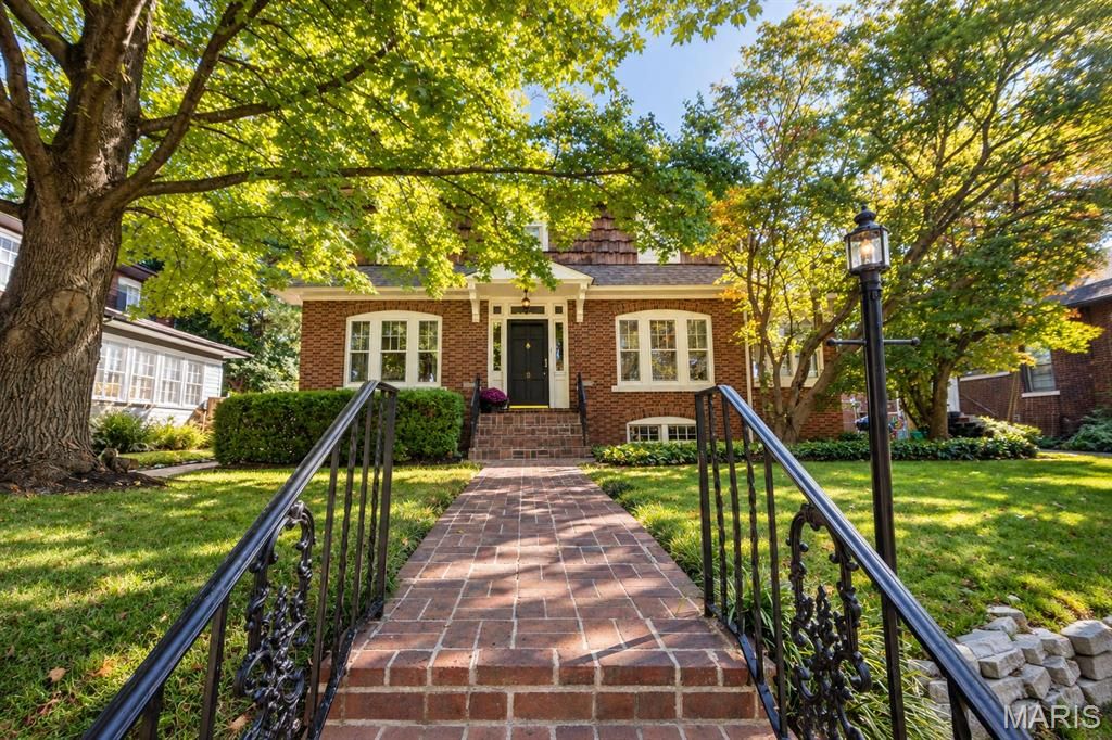 9 Glenview Drive, Belleview, IL 62223