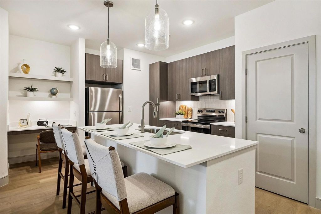 13959 Hillcroft Ave B1, Houston, TX 77085