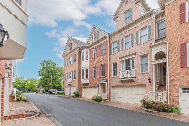 2310 N VAN BUREN CT N, Arlington, VA 22205