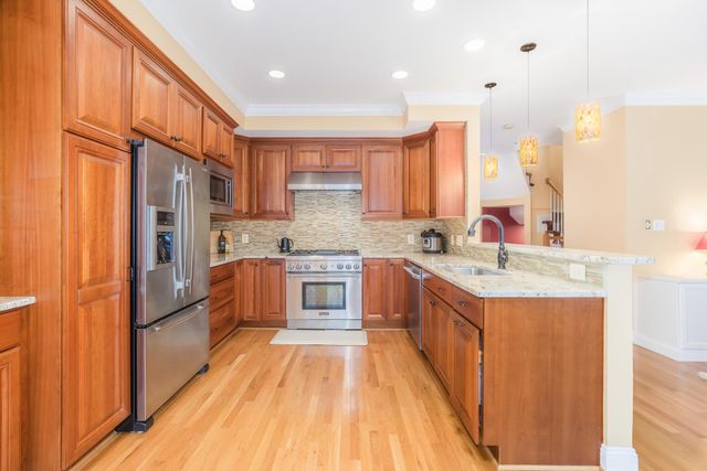 2310 N VAN BUREN CT N, Arlington, VA 22205