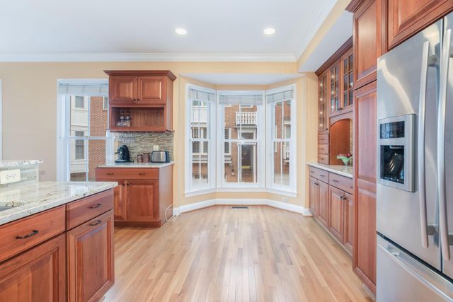 2310 N VAN BUREN CT N, Arlington, VA 22205