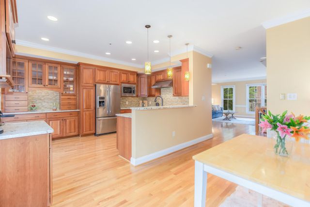 2310 N VAN BUREN CT N, Arlington, VA 22205