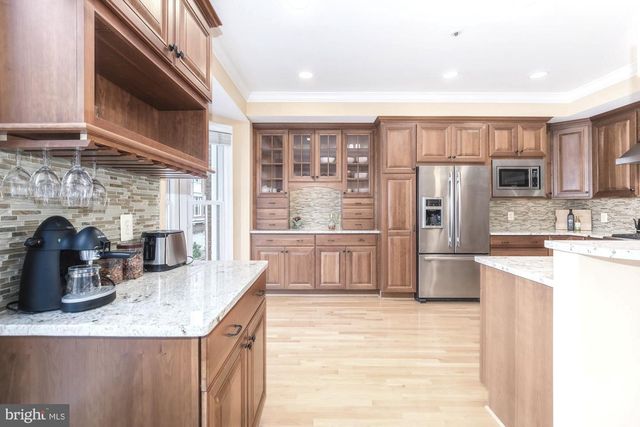 2310 N VAN BUREN CT N, Arlington, VA 22205