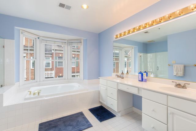 2310 N VAN BUREN CT N, Arlington, VA 22205